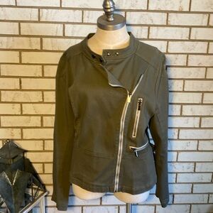 Lane Bryant / Green Jacket. Motorcycle style. Zip front & pockets
Size 14/16